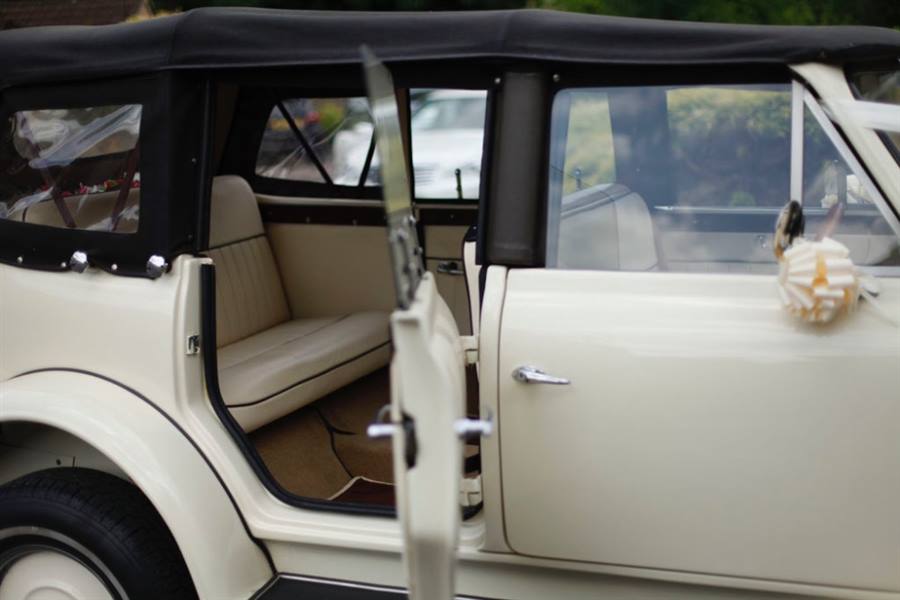 Beauford Tourer - Ariana Prom car hire