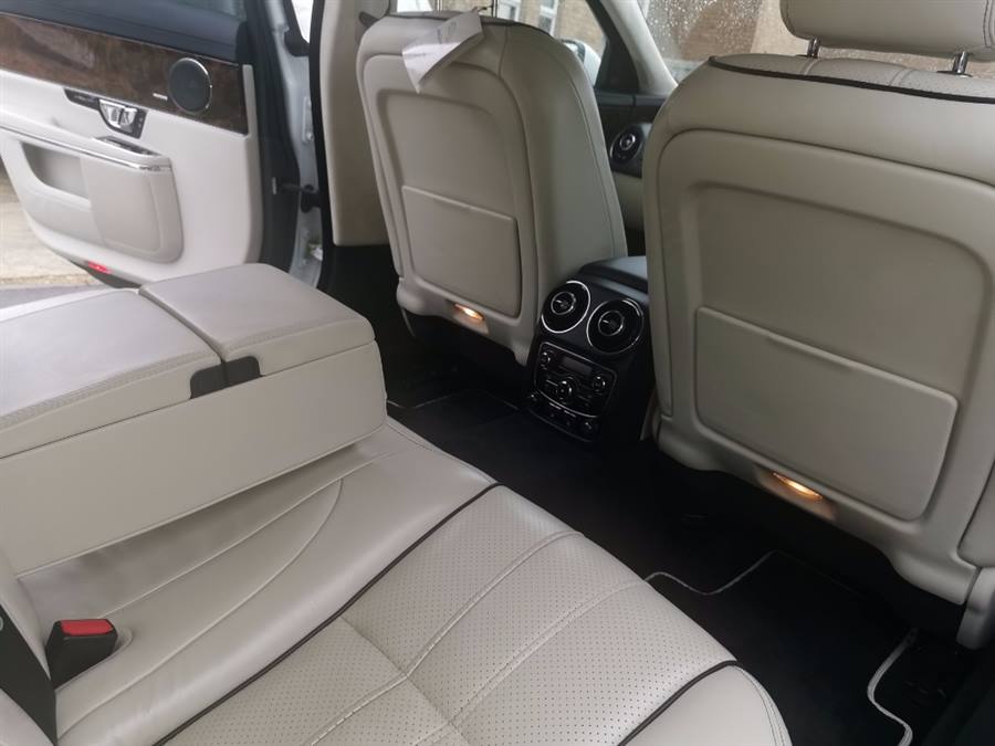 Jaguar XJL V6 Supercharged Prom car hire