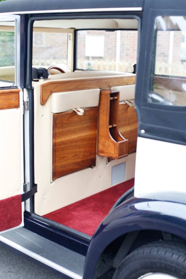 Regent Laundalette - Rosie Prom car hire